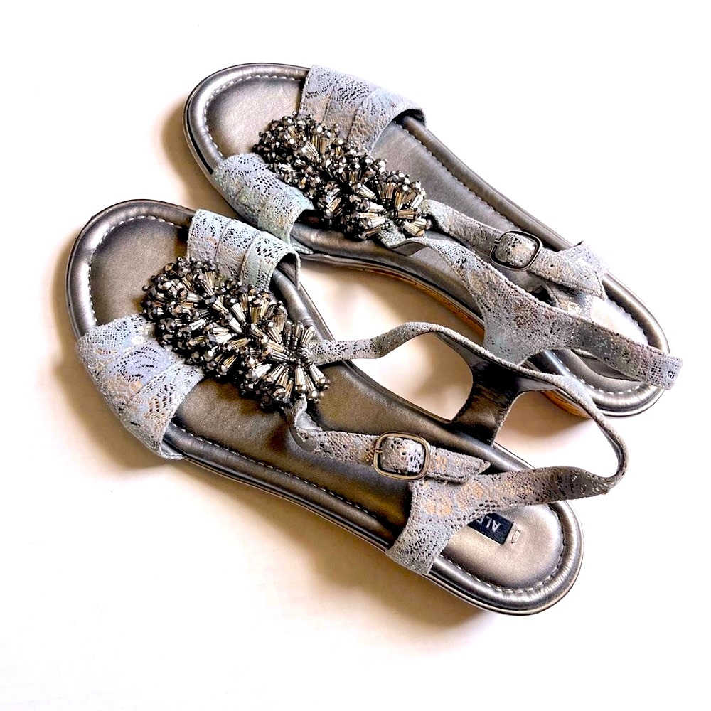 •ALEX MARIE• GORGEOUS Annabelle Wedge Sandal